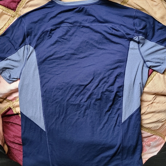 GapFit Blue Workout Shirt - Picture 2 of 3